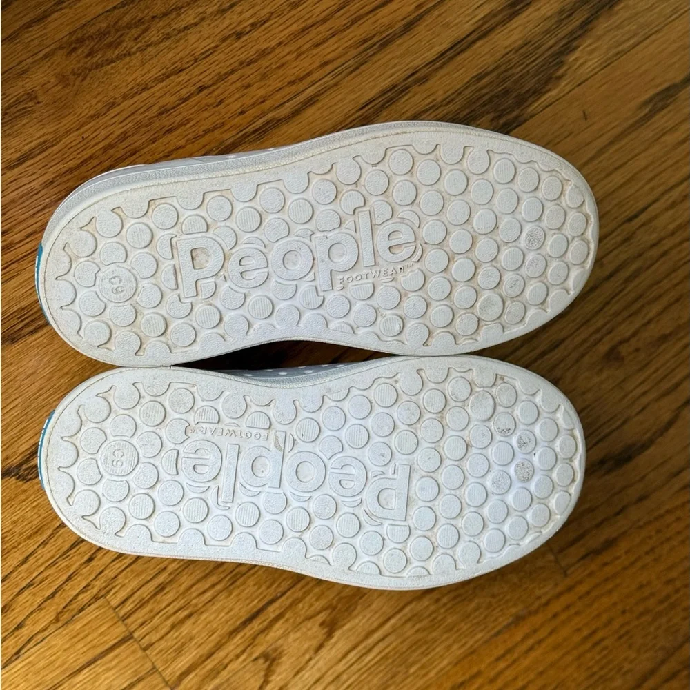 People Kid’s 9 Slip-On Sneakers Water Shoes Slip Resistant Iridescent White